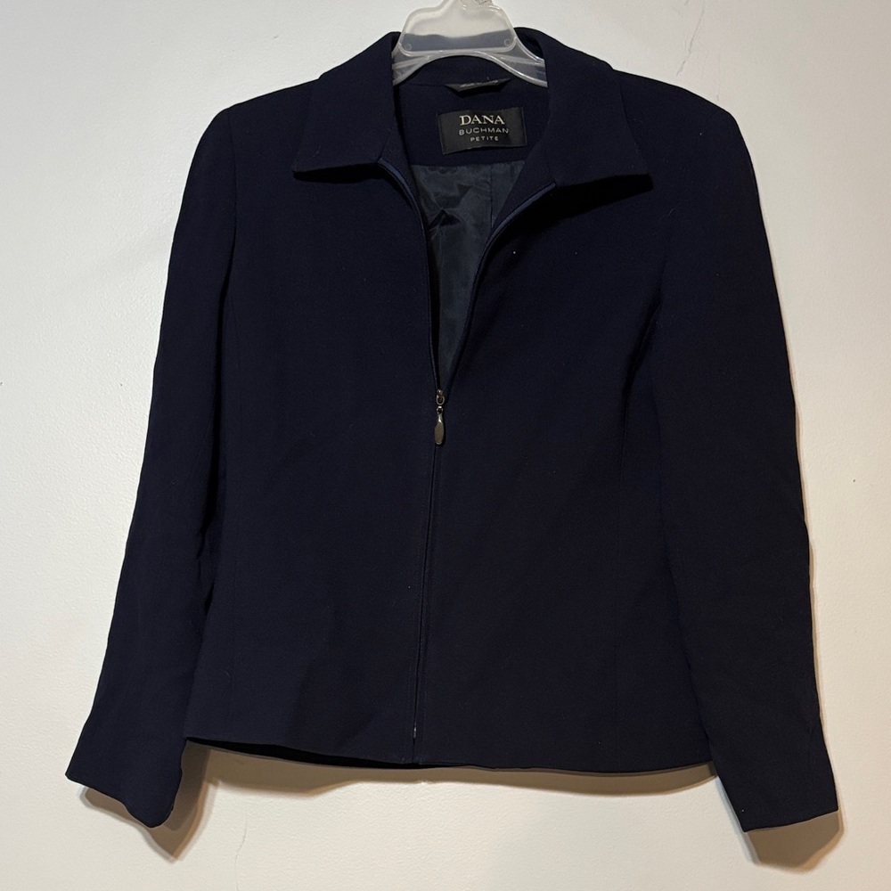 Dana Buchman Women's Navy zip up Blazer 100% Wool Made in ITALY dry clean sz. 8